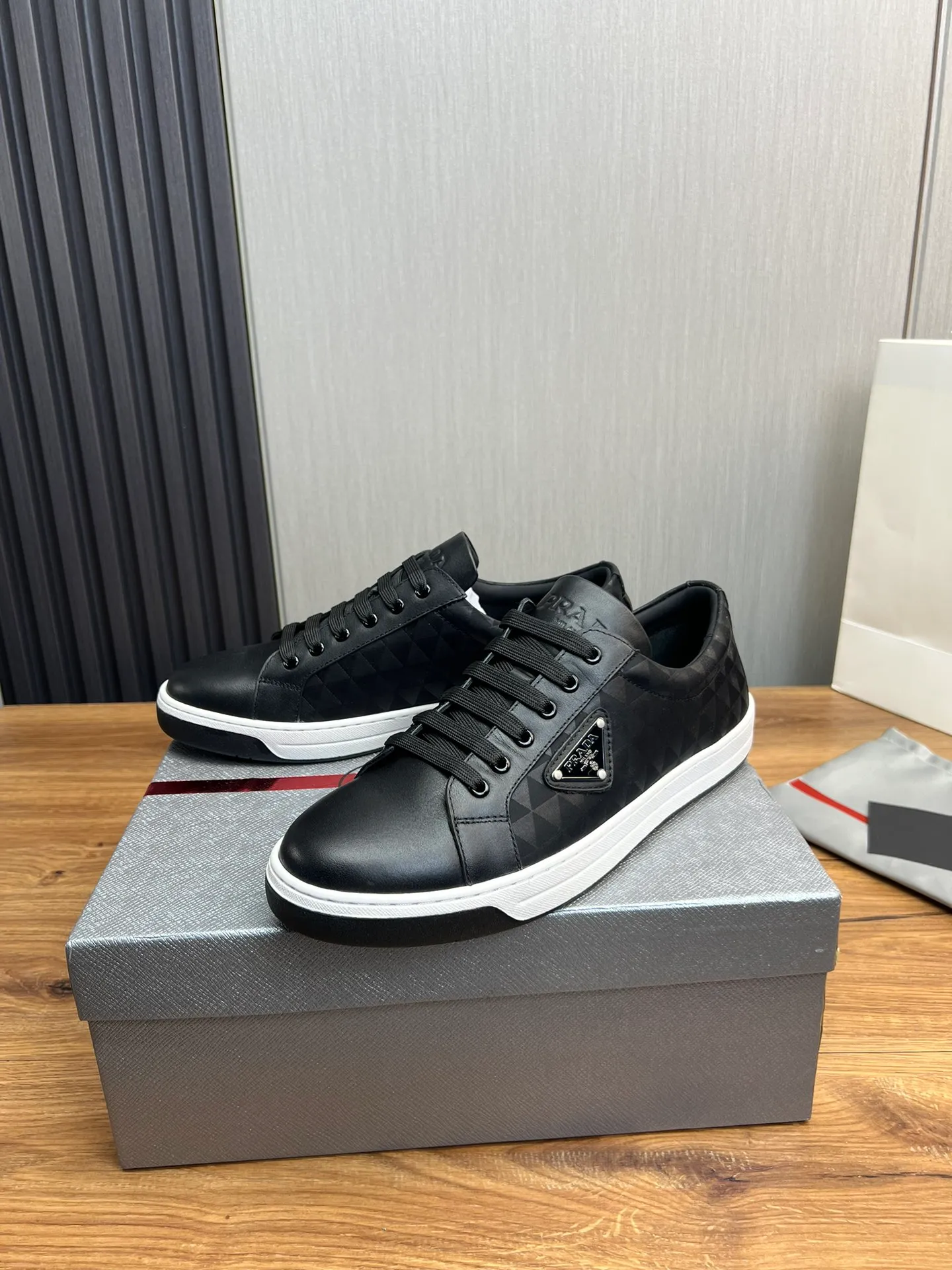 Men's shoes 💰500💰 [PRADA] Popular items in the men's shoe counter, synchronized with the official website, 1 high-quality shipment ✔️Original cowhide splicing + cowhide lining, 1🆚1 replica, original sole, 38-45 (45 customized, non-refundable)